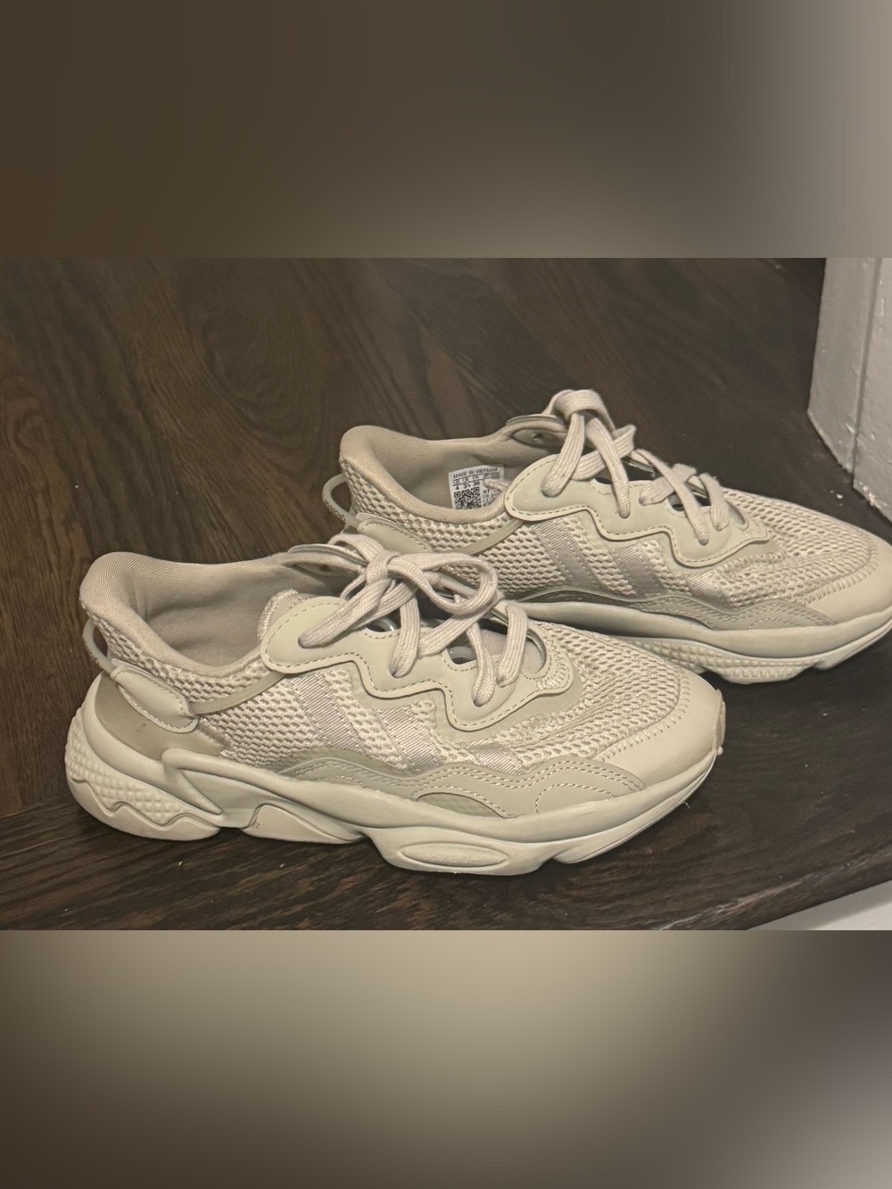 Adidas Ozweego Kids/Youth Sneakers – Size 4 – Putty Grey